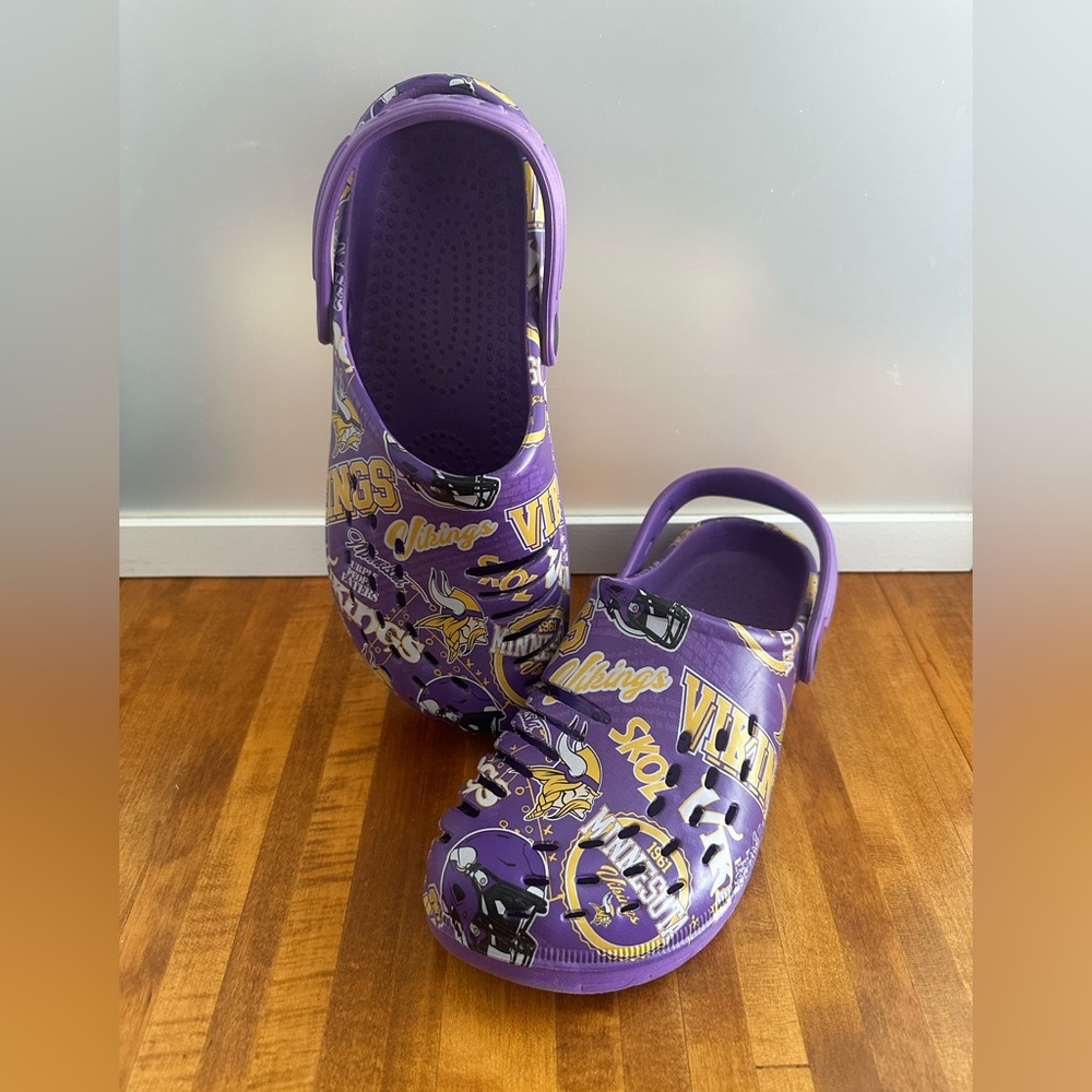 FOCO Minnesota Vikings Purple Graphic Clog Shoes sz.S(7-8) - Picture 1 of 9
